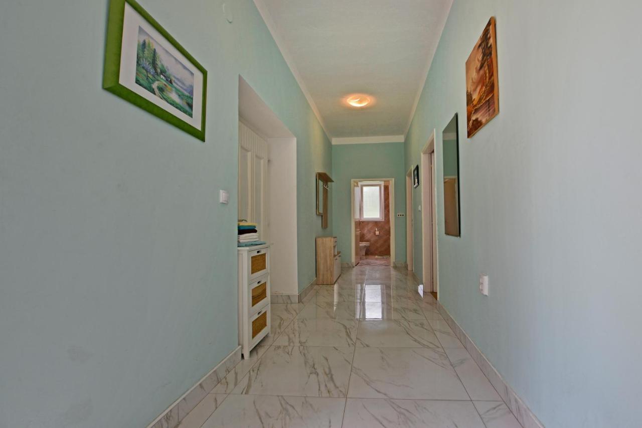 Ella Apartment *