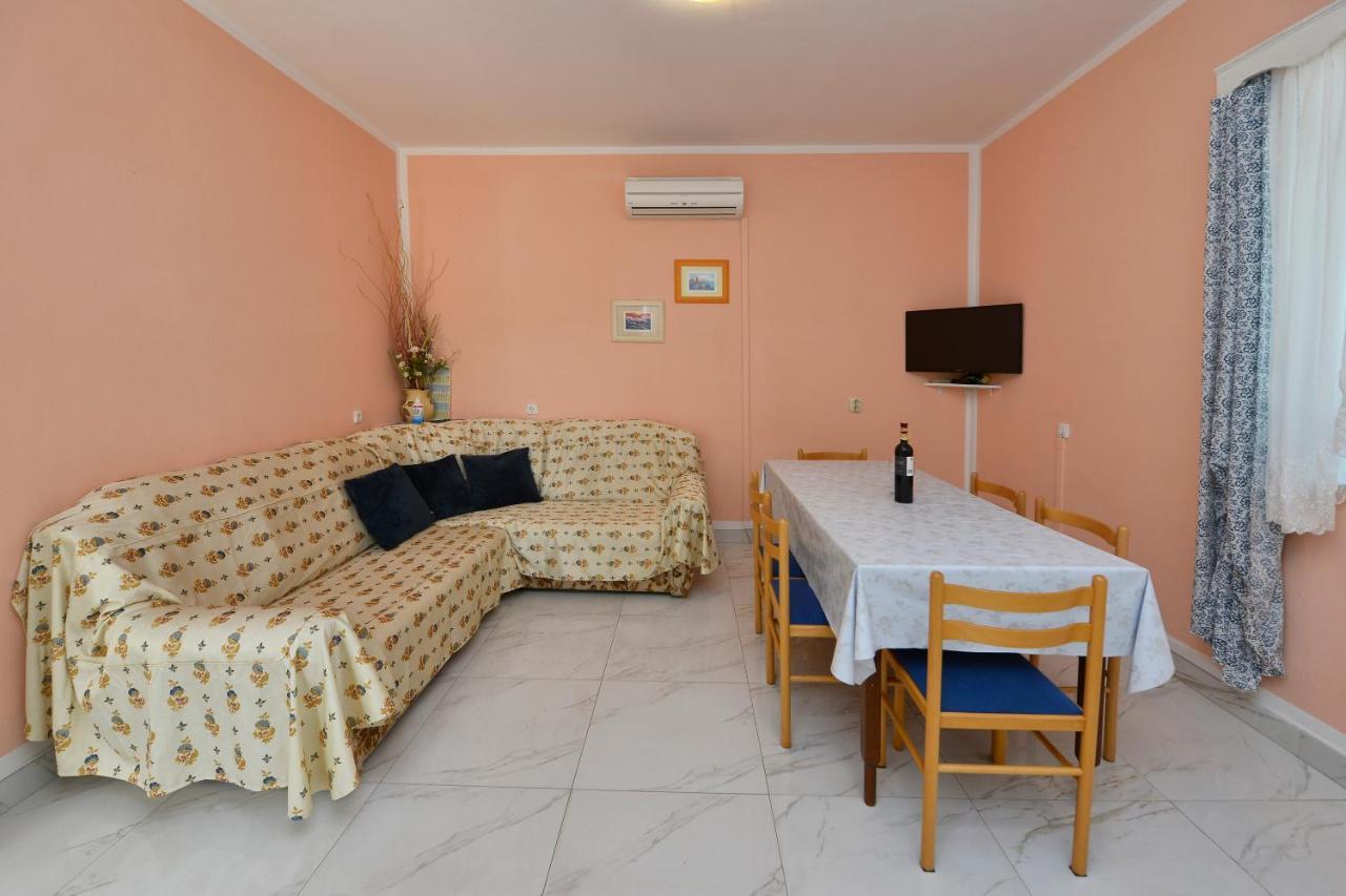 Ella Apartment
