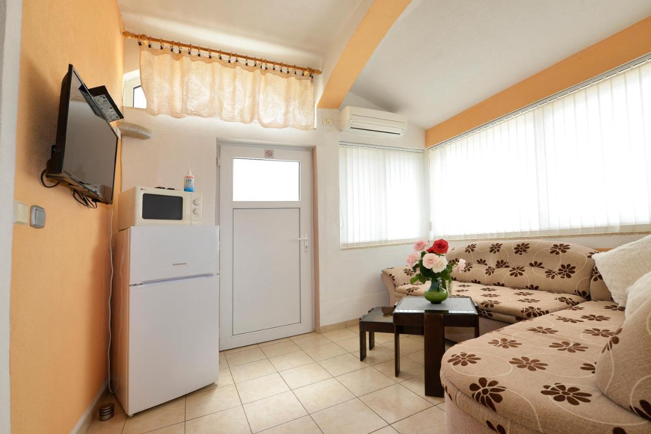 Ella Apartment